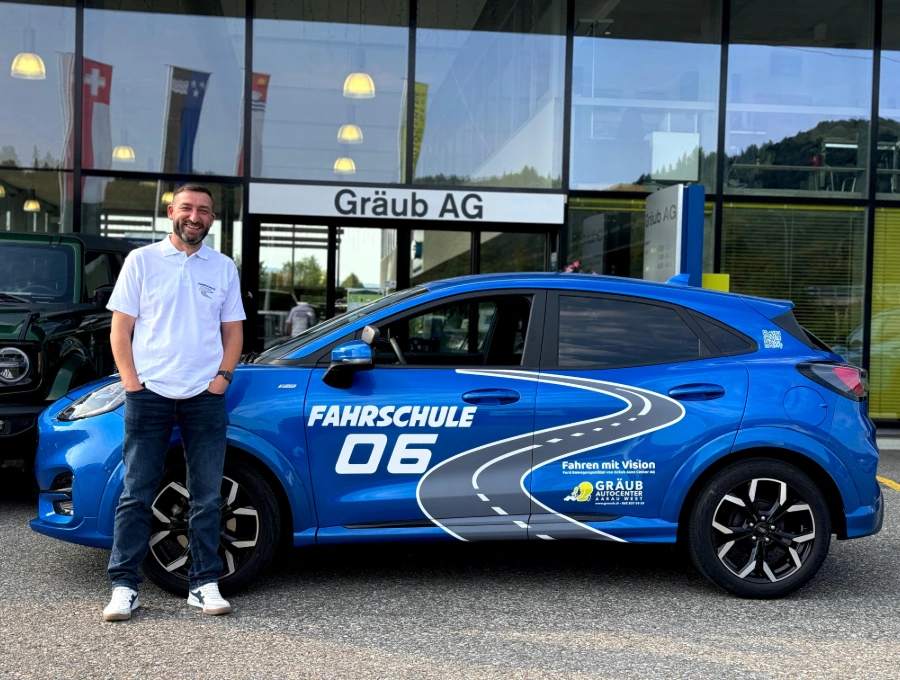 Fahrlehrer mit Fahrschule 06 Auto